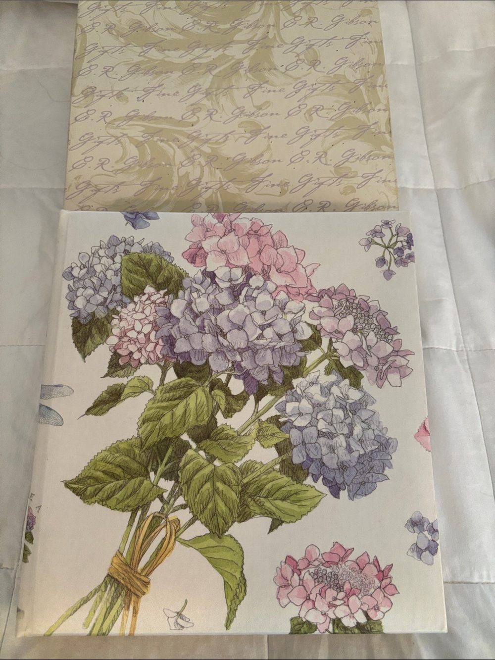 C.R Gibson photo album, hydrangea Bouquet fabric